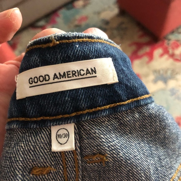 Good American bomb shell cut-off denim shorts. - Picture 5 of 5